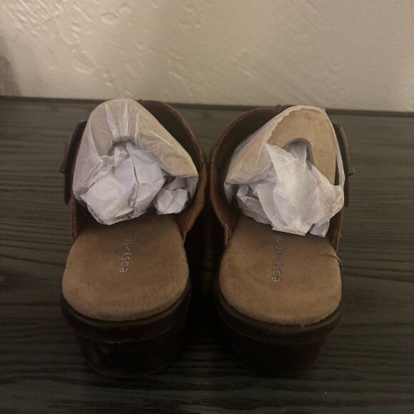 Easy Spirit Women's Pine Clog, Brown 210, 6 Wide - Picture 6 of 6